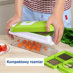 Kobieta używa krajalnicy 12 w 1 do krojenia marchewki.